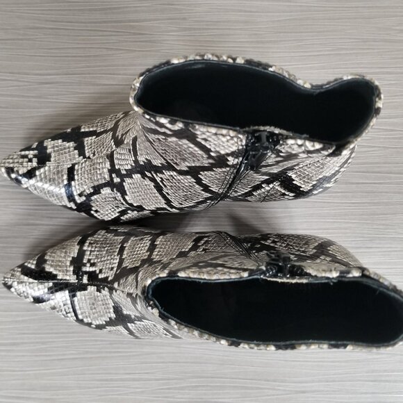 Jeffrey Campbell Raven Bootie, Python Print Leather, Womens Size 6 M - Picture 10 of 12